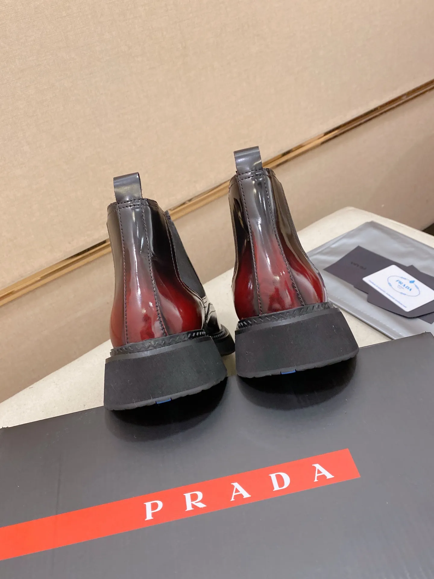 Factory price 760💰 Leather lining optional! 🍁🍁High-quality new PRADA counters are launched at the same time. The new men's shoes and 😘fabric are selected from imported lacquered first-layer cowhide and imported cowhide lining. 👍🏿 High-end ☄️ air-cushion molded anti-slip rubber outsole, exquisite lines, simple and elegant, comfortable and high-end for leisure travel. Code number: 38 to 45